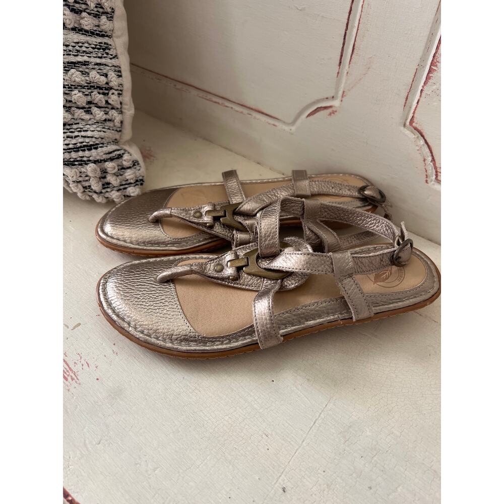 Never Worn Nurture size 8.5 gold strappy sandals